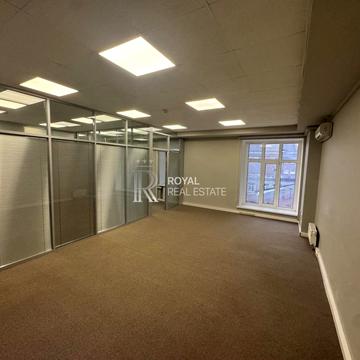 Петра Сагайдачного вул., 8