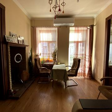 Набережно-Хрещатицька вул., 7-В