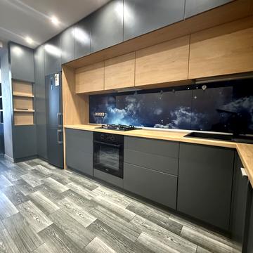 Героїв Небесної Сотні просп., 18/3