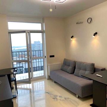 Набережна вул., 8д