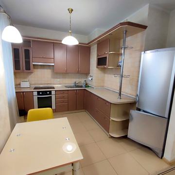 Почайнинська вул., 25/49