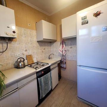 Президента Грушевського просп., 6