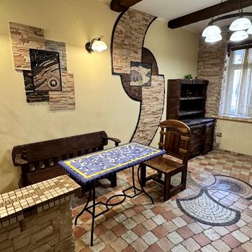 Дмитрівська вул., 56