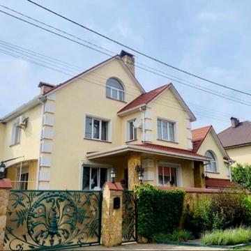 Квітнева вул.