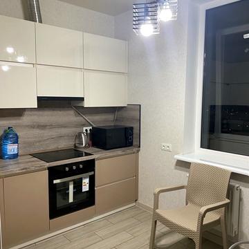 Михайлівська вул., (Будинок 1)