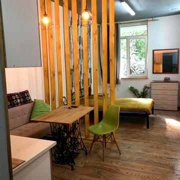 Магістральна вул., 33