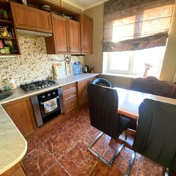 Івана Величковського вул., 44