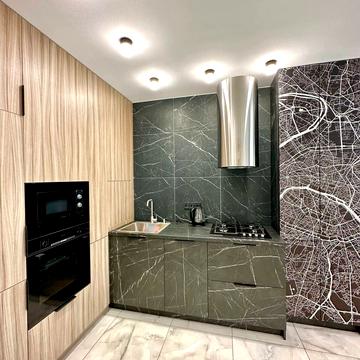 Угорська вул., 12