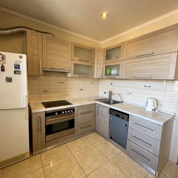 Валерія Лобановського вул., 29