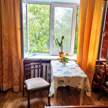 Межова вул., 12