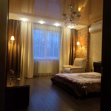 Академіка Сахарова вул., 36