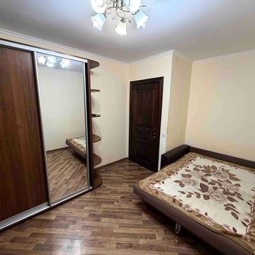 Богдана Хмельницького вул., 3а