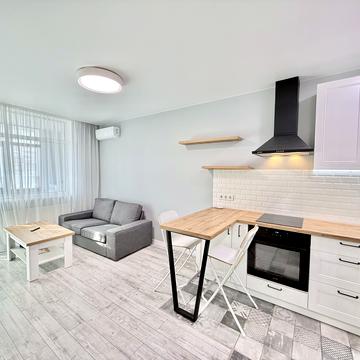 Європейського Союзу просп. (Правди), 45-Б