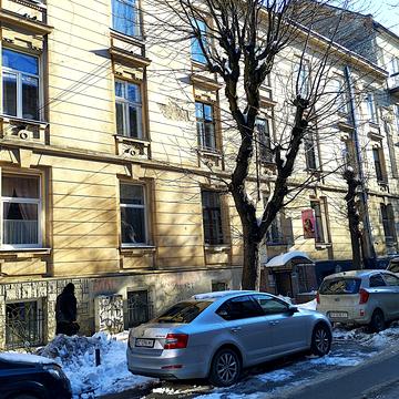 Миколи Леонтовича вул., 8