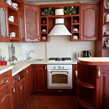 Луї Пастера вул., 183