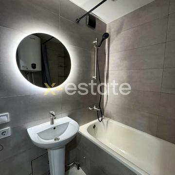 Льва Ландау просп. (50-річчя СРСР), 16