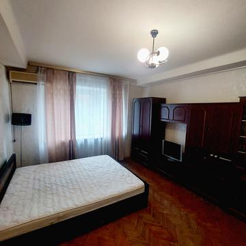 Академіка Філатова вул., 1/22