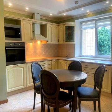 Олександра Кониського вул., 37/41