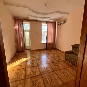 Олеся Гончара вул., 90/92