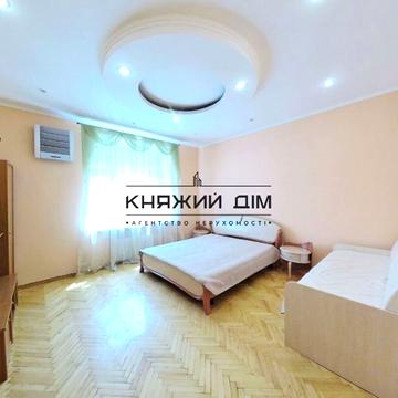 Велика Васильківська вул. (Червоноармійська), 111/113