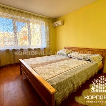 Академіка Корольова вул., 7