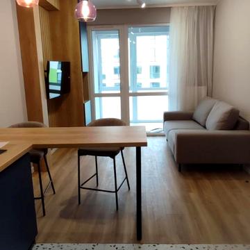 Угорська вул., 12