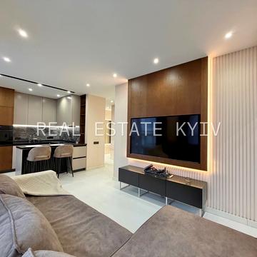 Предславинська вул., 42