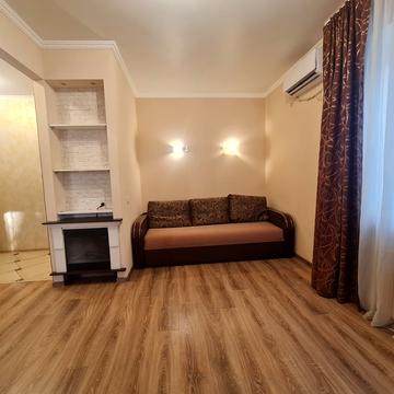 Естонська вул., 5