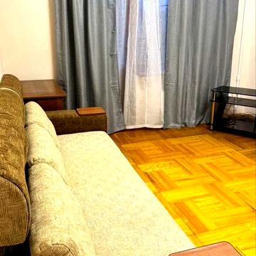 Академіка Єфремова вул. (Командарма Уборевича), 19