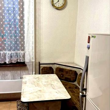 Академіка Єфремова вул. (Командарма Уборевича), 19