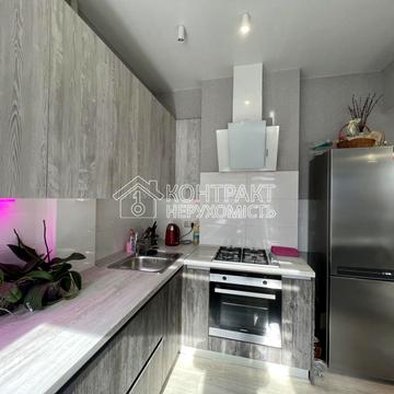 Павлівський майдан пл. (Рози Люксембург майдан), 2