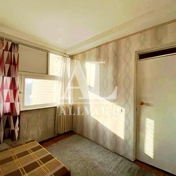 Мілютенка вул., 46