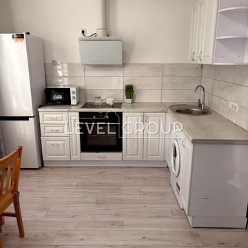 Салютна вул., 2к1