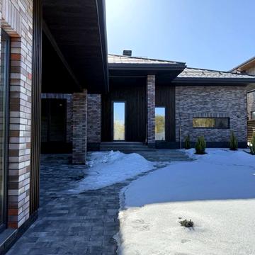 Центральна вул.