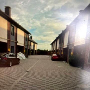 Молодіжна вул., 48