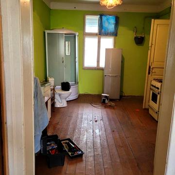 Миру вул., 42