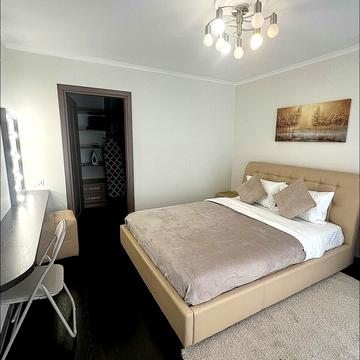 Дерибасівська вул., 18