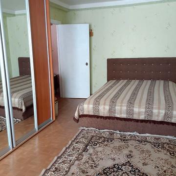 Левка Лукяненка вул. (Маршала Тимошенка), 1