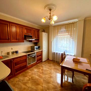 Мілютенка вул., 17-В