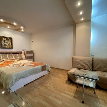 Срібнокільська вул., 16