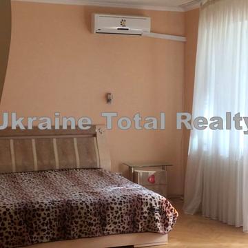 Срібнокільська вул., 24