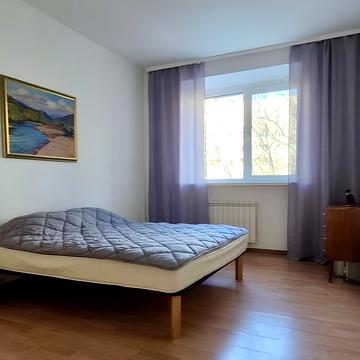 Оболонська вул., 12