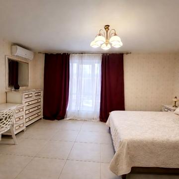 Набережна Перемоги вул., 42