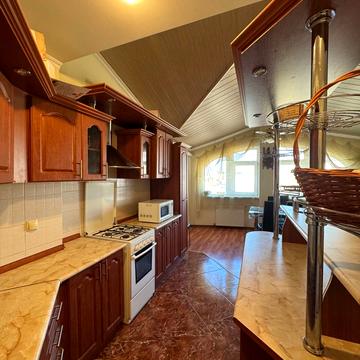 Євгена Коновальця вул., 77