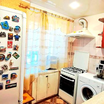 Льва Ландау просп. (50-річчя СРСР), 16