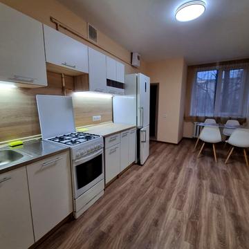 Незалежної України вул. (40 років Радянської України), 36