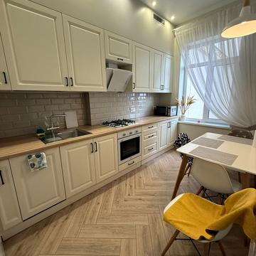 Травневий пров., 6