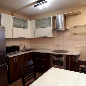 Володимира Антоновича вул. (Свердлова), 4