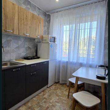 Набережна Перемоги вул., 120