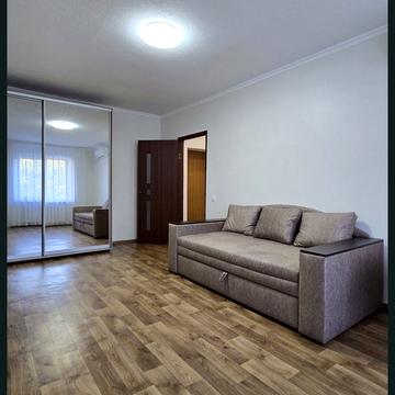 Набережна Перемоги вул., 120